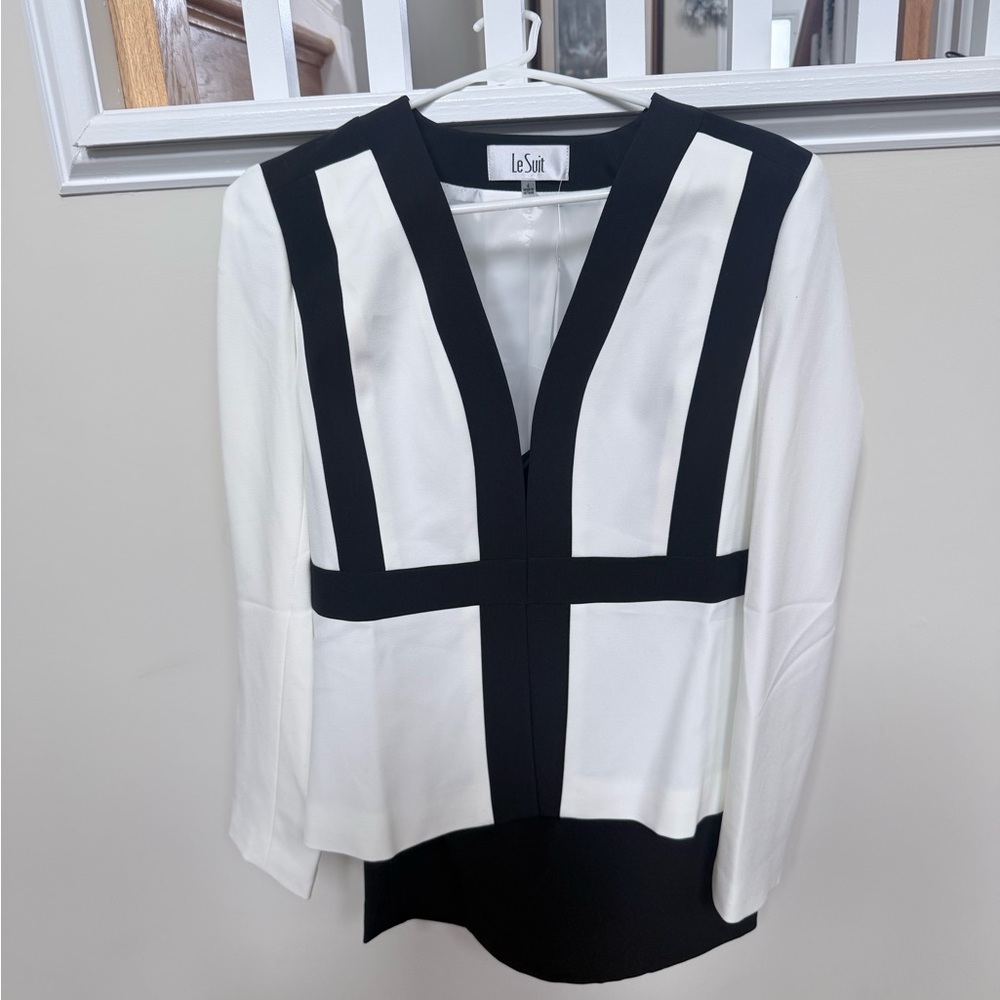 Le Suit Women's office suite set